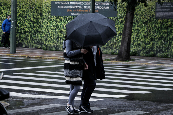 Βροχερός ο καιρός με πτώση θερμοκρασίας σήμερα