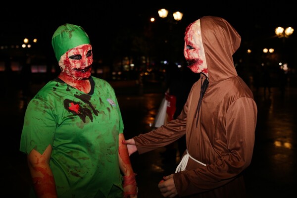 Zombie Walk Athens 2018: Οι Αθηναίοι ντύθηκαν ζόμπι και έκαναν παρέλαση τρόμου στο κέντρο της πόλης