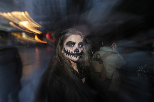 Zombie Walk Athens 2018: Οι Αθηναίοι ντύθηκαν ζόμπι και έκαναν παρέλαση τρόμου στο κέντρο της πόλης