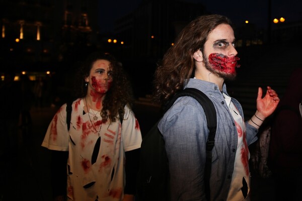 Zombie Walk Athens 2018: Οι Αθηναίοι ντύθηκαν ζόμπι και έκαναν παρέλαση τρόμου στο κέντρο της πόλης