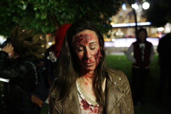 Zombie Walk Athens 2018: Οι Αθηναίοι ντύθηκαν ζόμπι και έκαναν παρέλαση τρόμου στο κέντρο της πόλης