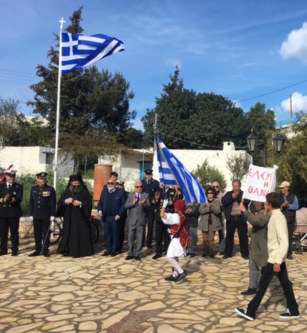 Ο μικρός Χρήστος παρέλασε ξανά ολομόναχος στους Αρκιούς (φωτό + βιντεο)