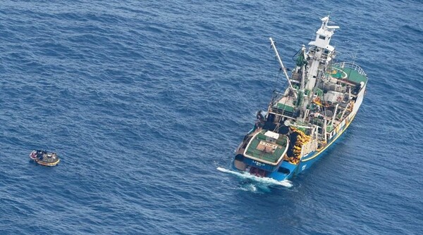 Κι όμως, βρέθηκαν ζωντανοί επτά άνθρωποι μετά από 8 ημέρες στον Ειρηνικό Ωκεανό
