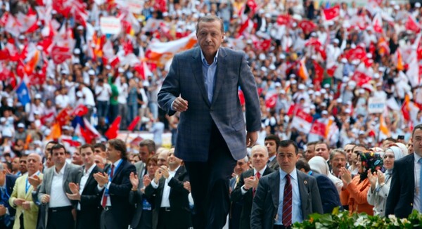 Ο Ερντογάν προκαλεί πανικό στην Τουρκία ζητώντας να είναι όλοι έτοιμοι για επιστράτευση