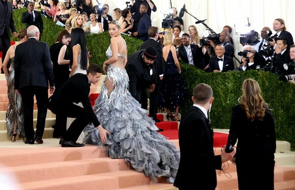 Το Met Gala για αρχάριους (ή πώς να κάνεις το καλύτερο πάρτι της χρονιάς)