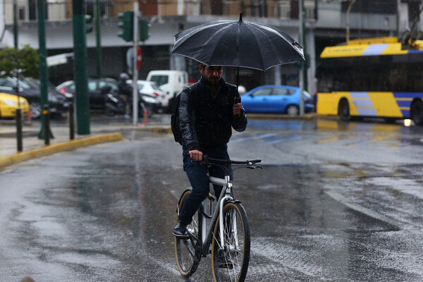 Άστατος και σήμερα ο καιρός - Επιμένουν οι βροχές και οι καταιγίδες