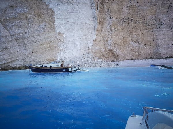 Λέκκας: Πολύ μεγάλες κατολισθήσεις στο Ναυάγιο της Ζακύνθου - Άλλαξε το χρώμα της θάλασσας