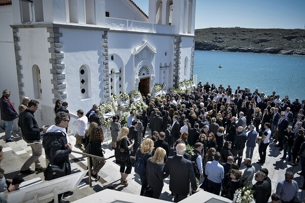 Το τελευταίο αντίο στον επιχειρηματία Αλέξανδρο Σταματιάδη- Τα συγκινητικά λόγια της μητέρας και του γιου του