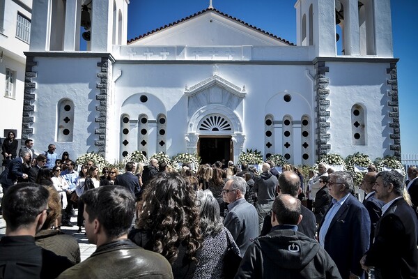 Το τελευταίο αντίο στον επιχειρηματία Αλέξανδρο Σταματιάδη- Τα συγκινητικά λόγια της μητέρας και του γιου του