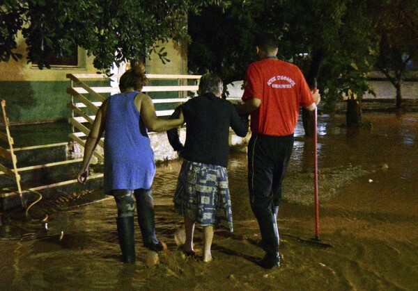 Εφιάλτης και πάλι από τις πλημμύρες στη Μάνδρα - Ανησυχούν οι κάτοικοι