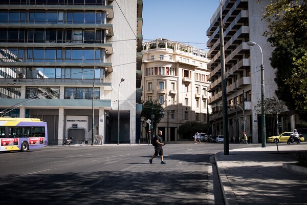 Άδεια η Αθήνα- Έρημη πόλη θυμίζει το κέντρο της πρωτεύουσας