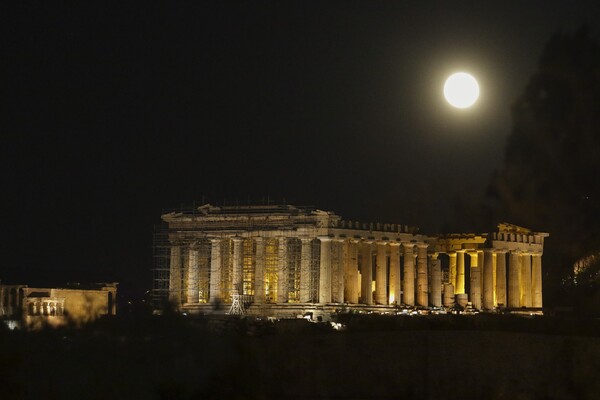 Η μαγική Πανσέληνος του Αυγούστου - Φωτογραφίες απ' όλη την Ελλάδα