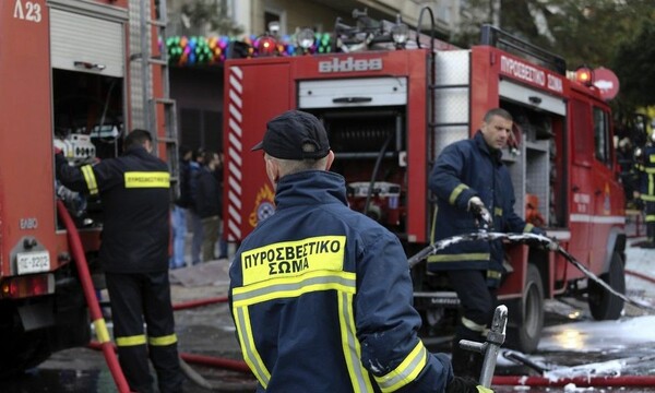 Πυρκαγιά τα μεσάνυχτα στους Αγ. Θεοδώρους - Κοντά στις εγκαταστάσεις της Motor Oil