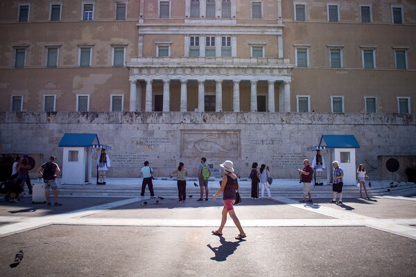 Άδεια η Αθήνα- Έρημη πόλη θυμίζει το κέντρο της πρωτεύουσας