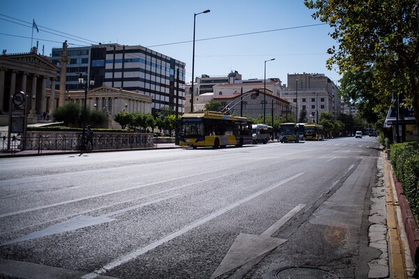 Άδεια η Αθήνα- Έρημη πόλη θυμίζει το κέντρο της πρωτεύουσας