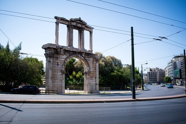 Άδεια η Αθήνα- Έρημη πόλη θυμίζει το κέντρο της πρωτεύουσας