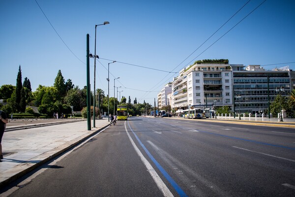 Άδεια η Αθήνα- Έρημη πόλη θυμίζει το κέντρο της πρωτεύουσας