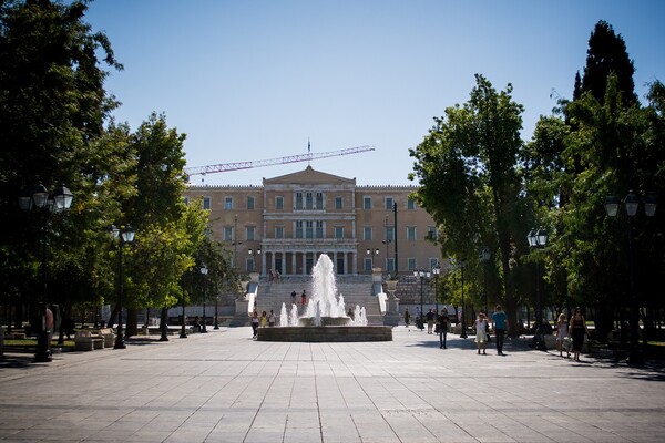 Άδεια η Αθήνα- Έρημη πόλη θυμίζει το κέντρο της πρωτεύουσας