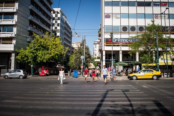 Άδεια η Αθήνα- Έρημη πόλη θυμίζει το κέντρο της πρωτεύουσας