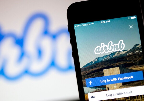 Η Κομισιόν στριμώχνει την Airbnb και της δίνει τελεσίγραφο για να αλλάξει κανόνες