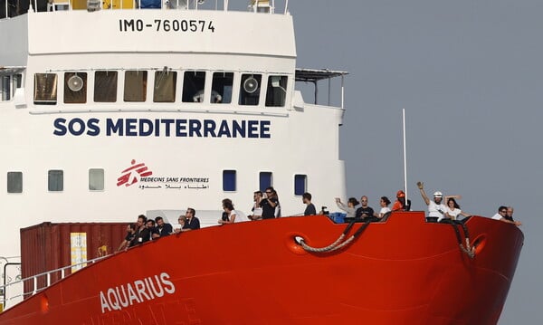 Σαλβίνι: Το Aquarius μπορεί να πάει όπου θέλει, αλλά όχι στην Ιταλία