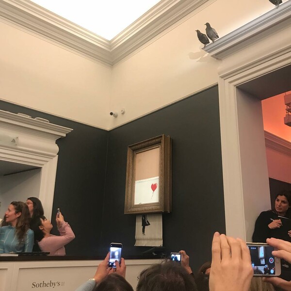 Σοκ σε δημοπρασία του Sotheby's - Πανάκριβο έργο του Banksy αυτοκαταστράφηκε ενώ είχε μόλις πουληθεί