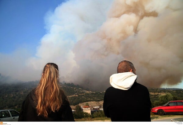 Σε κατάσταση έκτακτης ανάγκης η Σάρτη Χαλκιδικής- Εκκενώνονται σπίτια (ΦΩΤΟΓΡΑΦΙΕΣ & ΒΙΝΤΕΟ)