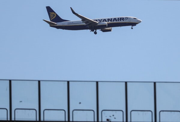 Η Κομισιόν ερευνά συμφωνία της Ryanair με το γερμανικό αεροδρόμιο Frankfurt-Hahn