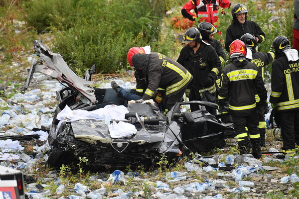 Τουλάχιστον 39 νεκροί από την κατάρρευση της γέφυρας στη Γένοβα