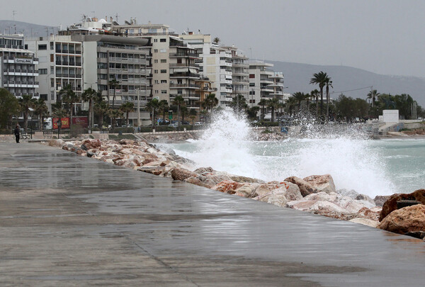 Θυελλώδεις άνεμοι έως 10 μποφόρ σήμερα - Βροχές και πτώση της θερμοκρασίας