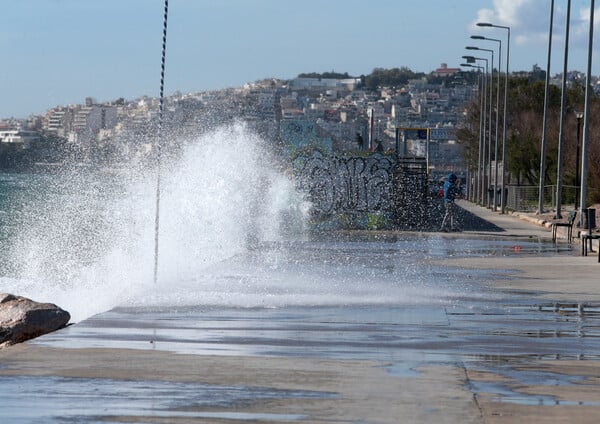 Συνεχίζεται η κακοκαιρία «Ξενοφών»: Θυελλώδεις άνεμοι, βροχές και καταιγίδες σήμερα