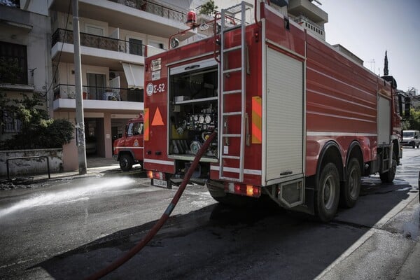 Πυρκαγιά σε εγκαταλελειμμένο κτίριο στο κέντρο της Αθήνας