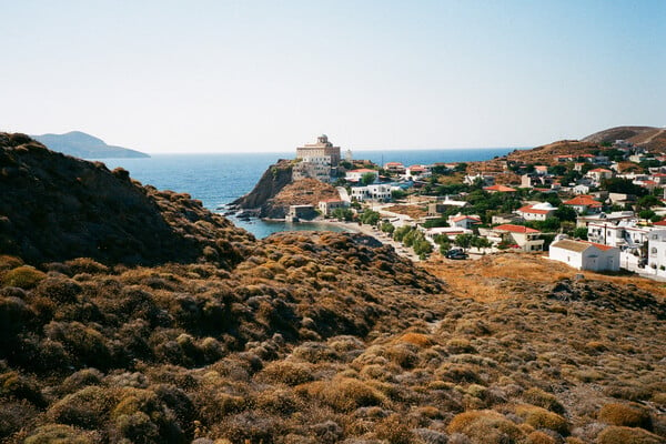 Τα Ψαρά και οι Οινούσσες του Πάρι Ταβιτιάν