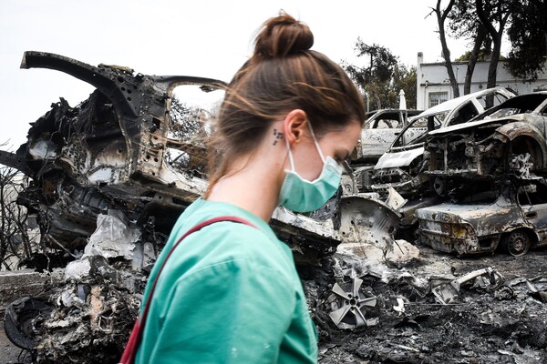 Στα «κόκκινα» η ατμοσφαιρική ρύπανση μετά την πυρκαγιά - Τι λένε οι ειδικοί