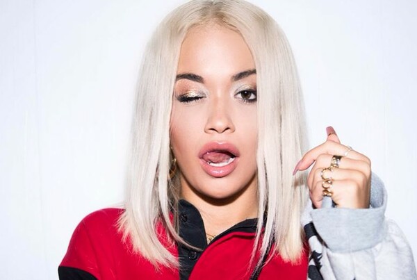 H Rita Ora με το πιο τολμηρό φόρεμα της χρονιάς