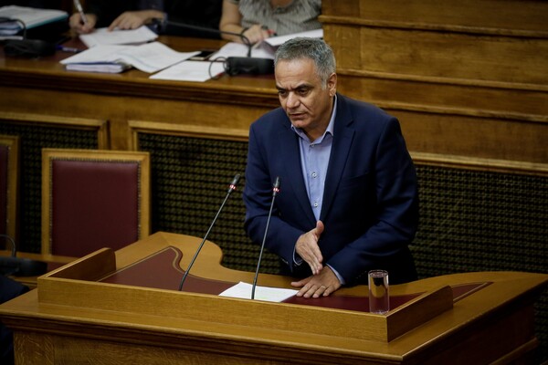 Σκουρλέτης: Αποφασισμένη η κυβέρνηση να το πάει μέχρι τέλος με τα αυθαίρετα