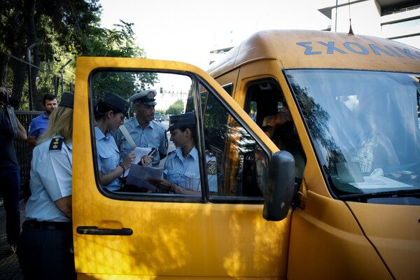 Εκατοντάδες παραβάσεις σε σχολικά λεωφορεία - Υπερβολική ταχύτητα, μη χρήση ζώνης και φθαρμένα λάστιχα