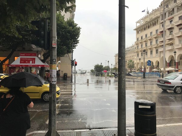 Κακήν κακώς έφυγαν από τη Χαλκιδική οι Θεσσαλονικείς- Πτώσεις δέντρων από τους ισχυρούς ανέμους και την καταιγίδα