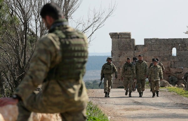 Παρατείνεται για ένα χρόνο η ανάπτυξη τουρκικών στρατευμάτων στη Συρία και στο Ιράκ