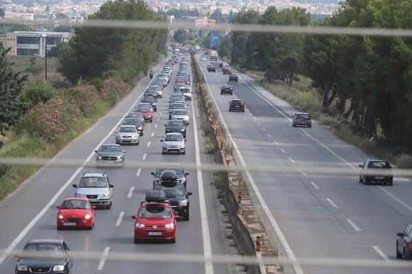 Κακήν κακώς έφυγαν από τη Χαλκιδική οι Θεσσαλονικείς- Πτώσεις δέντρων από τους ισχυρούς ανέμους και την καταιγίδα