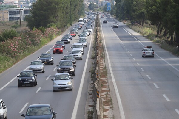 Κακήν κακώς έφυγαν από τη Χαλκιδική οι Θεσσαλονικείς- Πτώσεις δέντρων από τους ισχυρούς ανέμους και την καταιγίδα