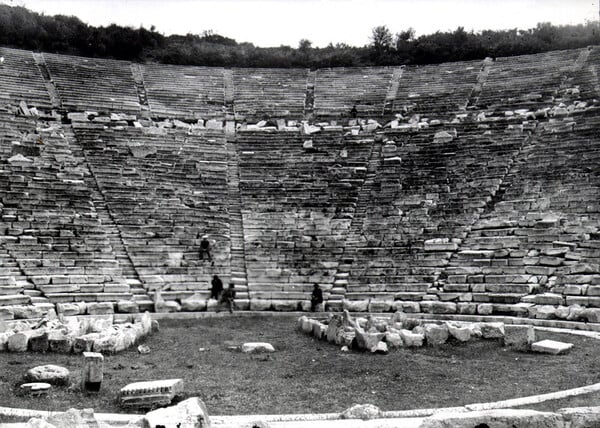 Αρχαίο Θέατρο Επιδαύρου: H ιστορία ενός από τα σπουδαιότερα μνημεία της αρχαιότητας (σπάνιες εικόνες)