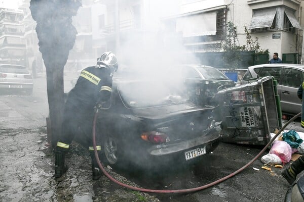 Σοβαρά επεισόδια μεταξύ οπαδών στη Νίκαια - Κάηκε αυτοκίνητο