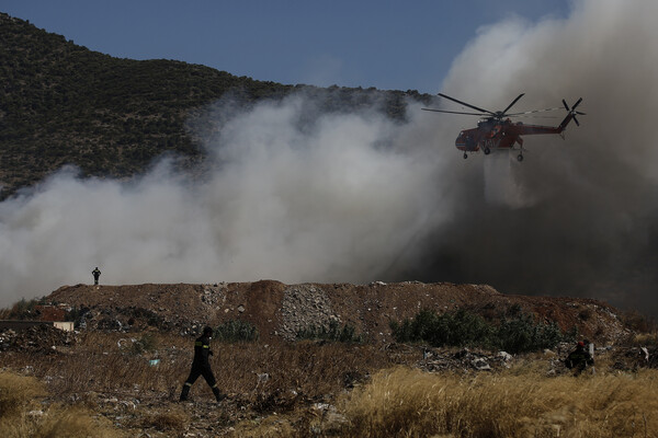 Οι εξελίξεις για τα πύρινα μέτωπα στην Αττική - Σε Μαρκόπουλο και Μέγαρα οι φωτιες