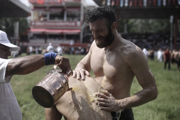 Kirkpinar oil wrestling: 25 φωτογραφίες από τους σημαντικότερους αγώνες πάλης με λάδι στον κόσμο, στην Αδριανούπολη