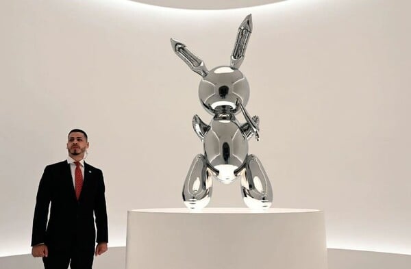 Το «Rabbit» του Jeff Koons έσπασε ρεκόρ - Το πιο ακριβό έργο από εν ζωή καλλιτέχνη