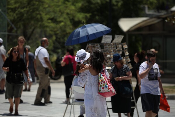 Αρχίζει ο καύσωνας: Πώς να προστατευτούμε από τη ζέστη - Πού υπάρχουν κλιματιζόμενοι χώροι