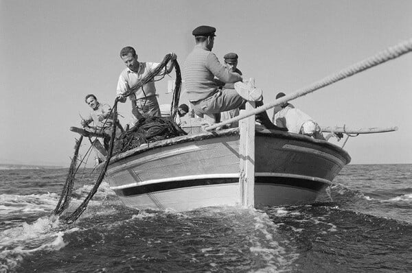 Το φως του ελληνικού καλοκαιριού σε 20 φωτογραφίες από το αρχείο του Μουσείου Μπενάκη