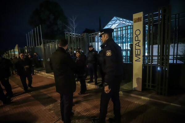 Δεκάδες προσαγωγές έξω από το Μέγαρο Μουσικής πριν μιλήσει ο Τσίπρας