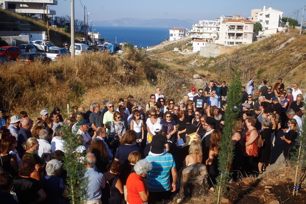 Οδύνη στο Νέο Βουτζά - Πορεία μνήμης για τους 102 νεκρούς στο Μάτι